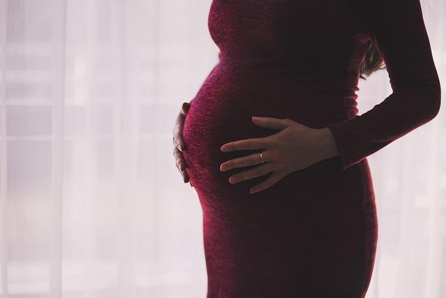 Brazilská depilace v těhotenství: Bezpečná nebo ne?